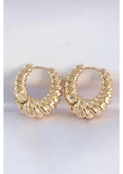 Pirinç Gold Renk Tırtık Detay Bombeli Halka Küpe