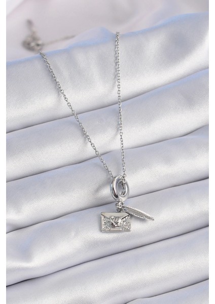 316L Çelik Gümüş Renk Kalp Detay Mektup Figür Charm Model Kadın Kolye fiyatları