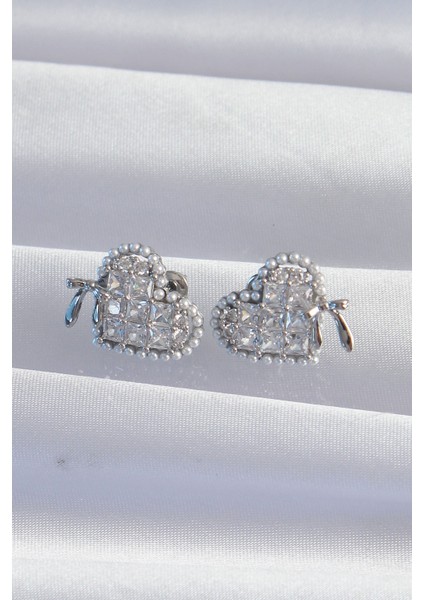 Pirinç Gümüş Renk Fiyonk Detay İncili Zirkon Taşlı Kalp Küpe - TJ-BKP9298 fiyatları