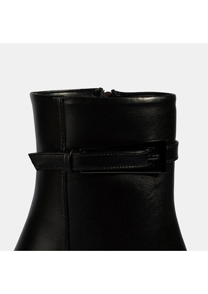 Kadın Siyah Metal Tokalı Ince Topuklu Deri Bot