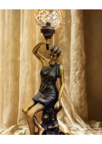 Büyük Boy Metal Meşale Tutan Kadın Abajur Metak Heykel Abajur