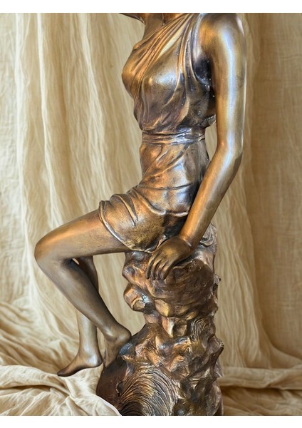 Büyük Boy Metal Meşale Tutan Kadın Abajur Metak Heykel Abajur fiyatları