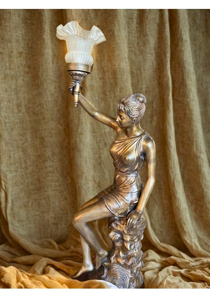 Büyük Boy Metal Meşale Tutan Kadın Abajur Metak Heykel Abajur modelleri