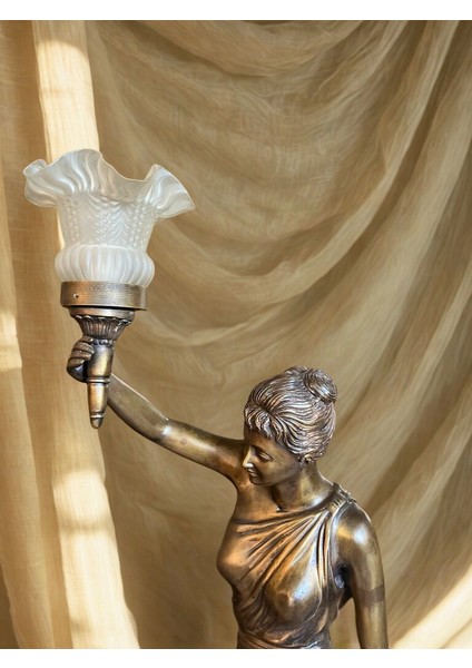 Büyük Boy Metal Meşale Tutan Kadın Abajur Metak Heykel Abajur indirimleri