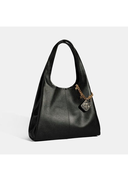 Kadın Siyah Charm Aksesuarlı Deri Omuz Çantası fiyatları