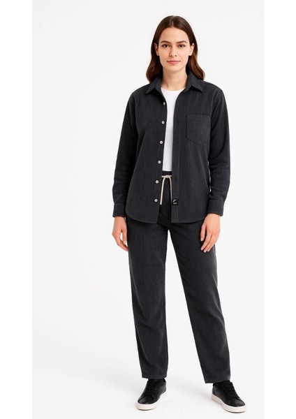 Mdb Kadife Oversize Takım – Gömlek ve Pantolon Ikili Et Füme Corduroy Şıklığı, Rahat ve Zarif Duruş Yumuşak Dokulu Kadife Kumaş, Düğmeli Gömlek Üst ve Astikli Pantolon Alt Parça ile Gün Boyu Konfor Iyah fiyatları