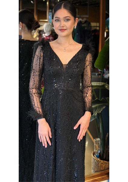 Siyah V Yaka Uzun Kollu Tuy Detaylı Düz Kesim Pullu Boncuklu Uzun Abiye Elbise 11114-01 modelleri