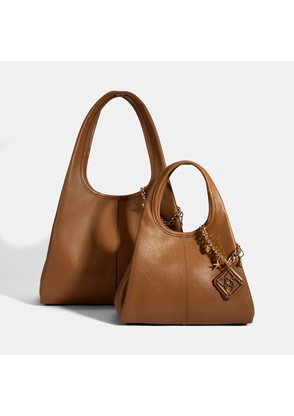 Kadın Taba Charm Aksesuarlı Deri Omuz Çantası fırsatları