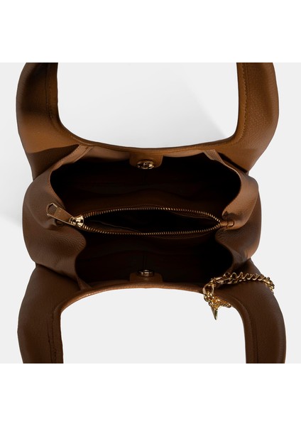 Kadın Taba Charm Aksesuarlı Deri Omuz Çantası