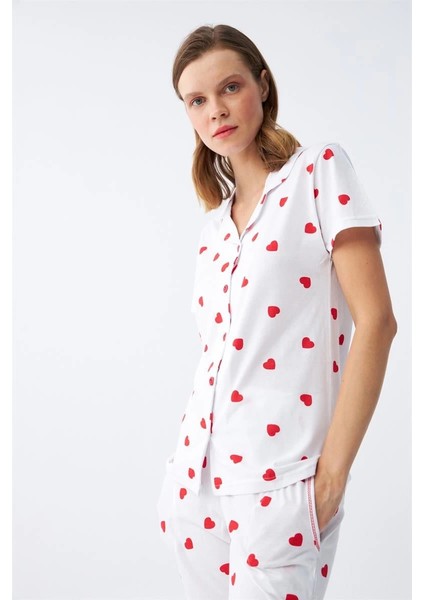 Kadın Beyaz Kırmızı Kalpli Önden Düğmeli Pijama Takımı fırsatları