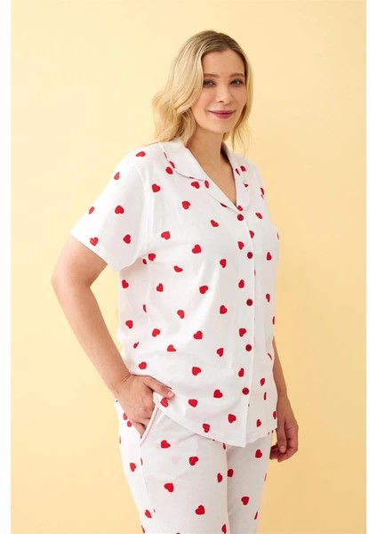Kadın Beyaz Kırmızı Kalp Desenli Önden Düğmeli Büyük Beden Pijama Takımı fiyatları