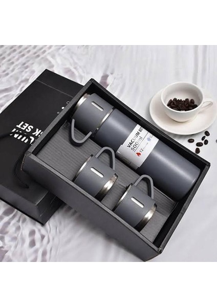 3 Bardaklı Vakumlu Çelik Termos >550 ml Çelik Lacivert