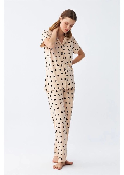 Kadın Krem Rengi Kalp Desenli Önden Düğmeli Pijama Takımı fırsatları