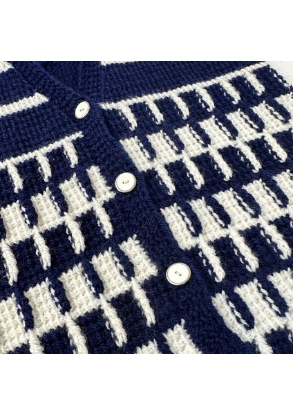 1226 El Örgüsü Şerit Desenli Örgü Yelek - 8 Yaş modelleri