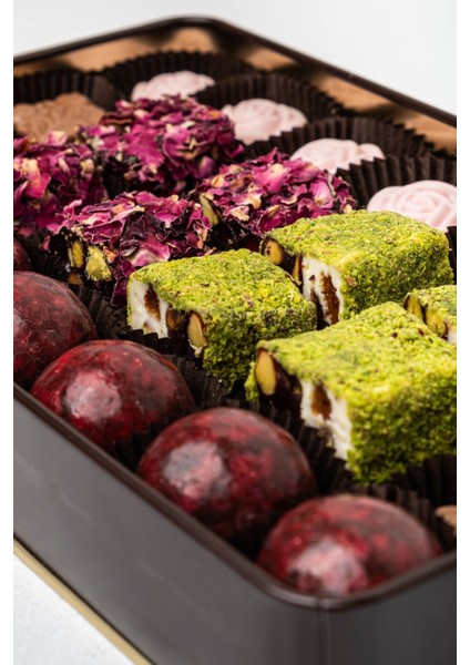 Spesiyal Truff ve Çikolata Çeşitleri, Antep Fıstıklı, Güllü Lokum Nostaljik Metal Kutu 500 gr fiyatları