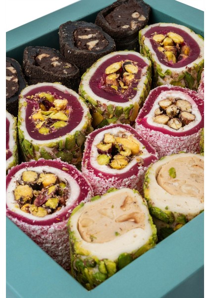 Fıstık Kaplı Narlı, Oreo Kaplı Brownili, Fıstık Kaplı Güllü, Antep Fıstıklı Sarma Lokum Seti modelleri