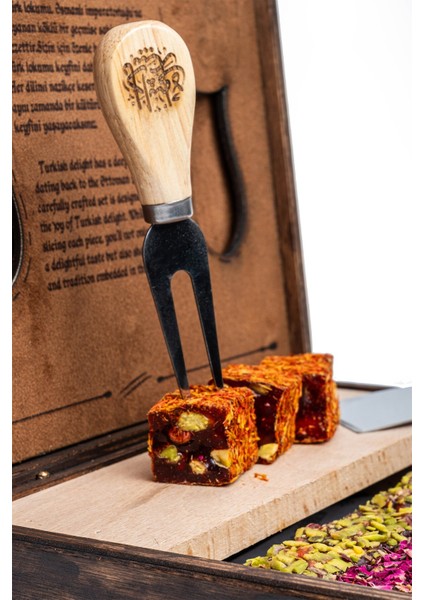 Antep Fıstıklı Spesiyal Lokum Çeşitleri Özel Bıçak ve Sunum Tahtalı Lüks Ahşap Kutulu Özel Seri modelleri