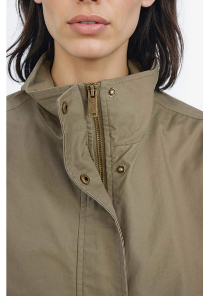 Su Geçirmez Relax Fit Pamuklu Fermuarlı Mont E8609AX25AU fırsatları