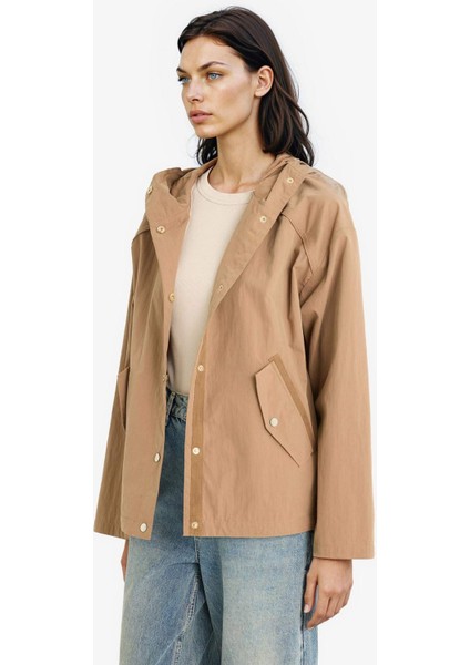 Su Geçirmez Regular Fit Kapüşonlu Çıtçıtlı Mont E8620AX25AU modelleri