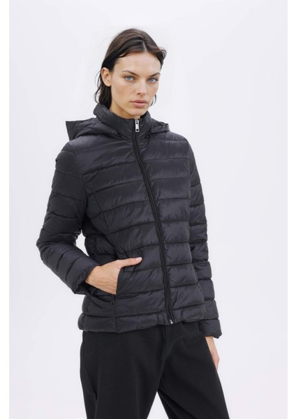 Su Geçirmez Hafif Şişme Mont Kapüşonlu Kapitoneli Fermuarlı Cepli Basic Düz Mevsimlik