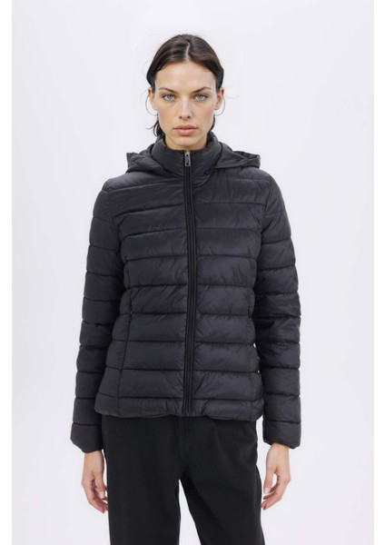 Su Geçirmez Hafif Şişme Mont Kapüşonlu Kapitoneli Fermuarlı Cepli Basic Düz Mevsimlik modelleri