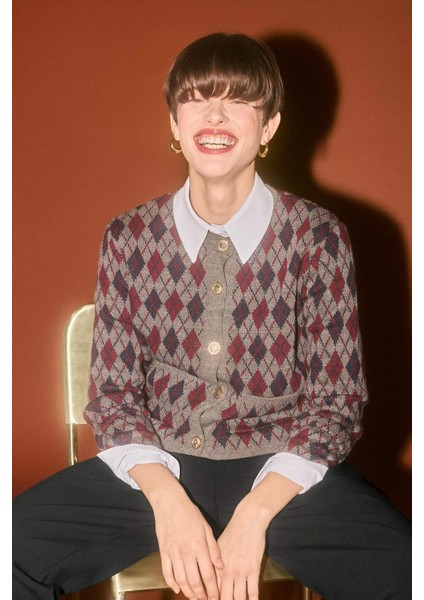 Regular Fit Bisiklet Yaka Baklava Desenli Düğmeli Triko Hırka G6551AX25WN modelleri