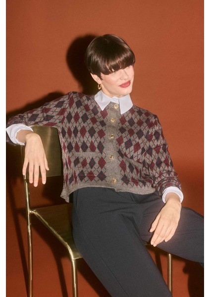 Regular Fit Bisiklet Yaka Baklava Desenli Düğmeli Triko Hırka G6551AX25WN fırsatları