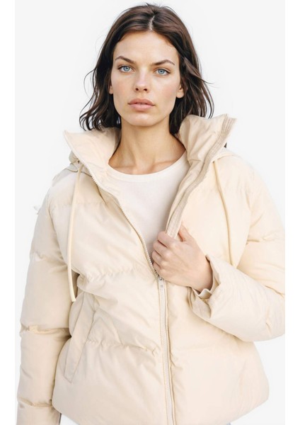 Standart Fit Kapüşonlu Fermuarlı Cepli Şişme Mont E9592AX25SP