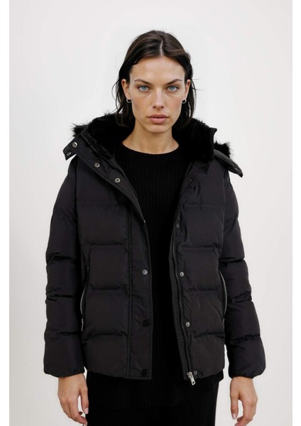 Su Geçirmez Puffer Şişme Mont Kapüşonlu Fermuar Çıtçıt Kapmalı Cepli C9523AX24WN modelleri