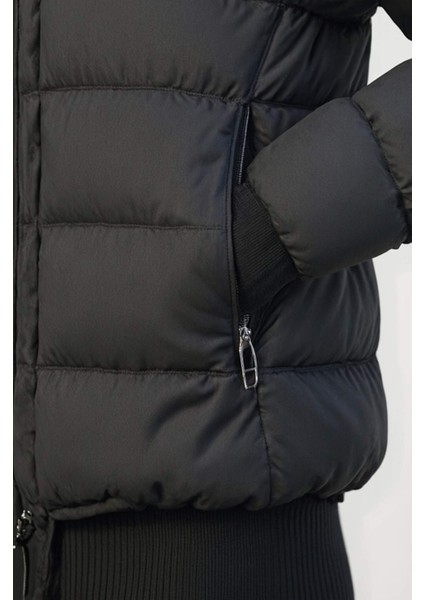 Su Geçirmez Puffer Şişme Mont Kapüşonlu Fermuar Çıtçıt Kapmalı Cepli C9523AX24WN indirimleri