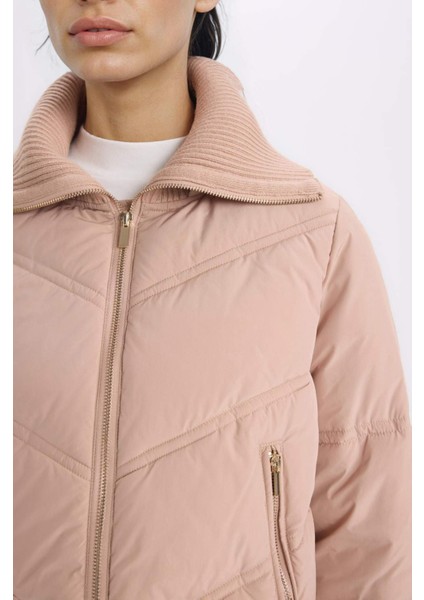 Regular Fit Su Geçirmez Mont Fermuarlı Cepli C9704AX24WN fırsatları