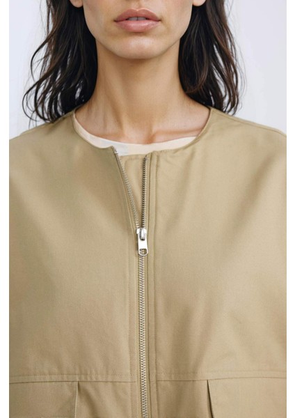 Su Geçirmez Cepli Fermuarlı Hafif Mont E3377AX25SP indirimleri