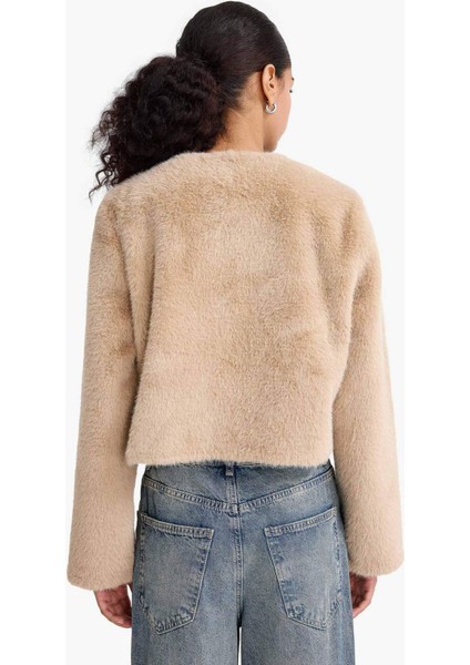 Regular Fit Düğmeli Kısa Suni Kürk F2923AX25WN fırsatları