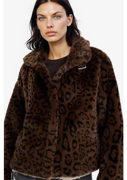 Regular Fit Leopar Desenli Kısa Suni Kürk F2924AX25WN modelleri