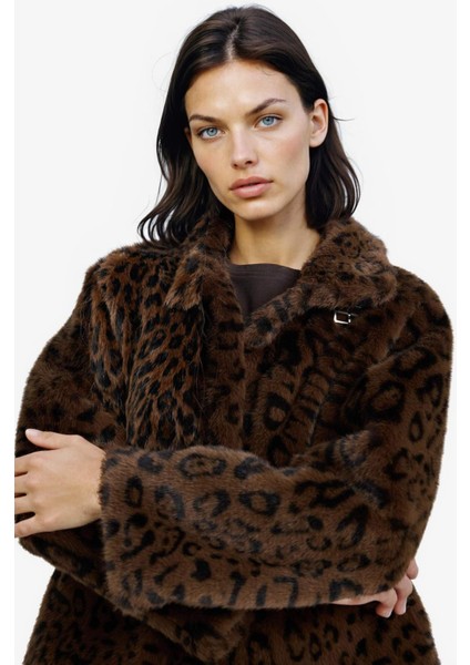 Regular Fit Leopar Desenli Kısa Suni Kürk F2924AX25WN fırsatları