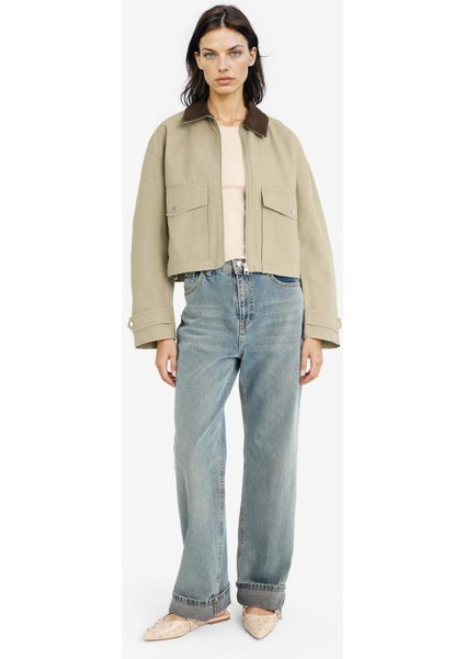 Regular Fit Kontrast Yakalı Fermuarlı Cepli Crop Mont E8598AX25AU fiyatları