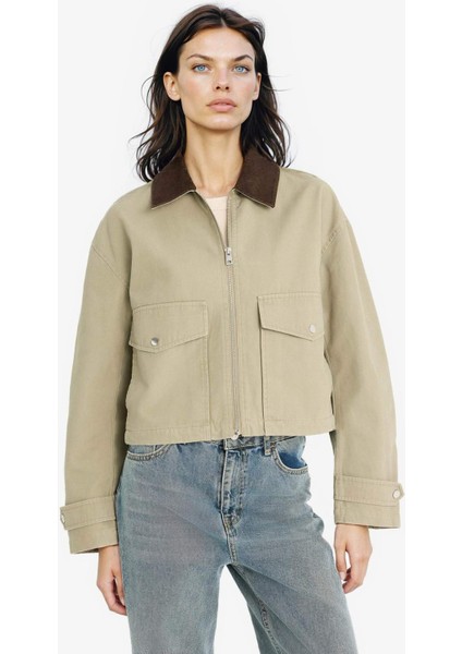 Regular Fit Kontrast Yakalı Fermuarlı Cepli Crop Mont E8598AX25AU modelleri