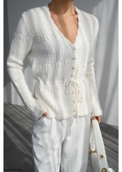 V Yaka Bağlama Detaylı Düğmeli Hırka fırsatları