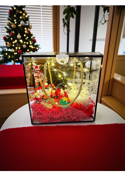 Yılbaşı Hediye Seti - Doğal Soya Wax Çam Kokulu Mum ve Ahşap Mini Yılbaşı Ağacı Özel Hediye Çantası