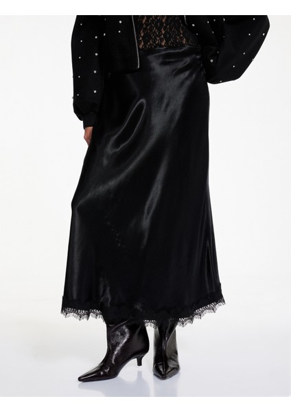 Slim Fit Dantel Detaylı Uzun Saten Etek modelleri