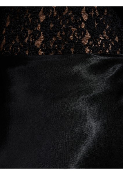 Slim Fit Dantel Detaylı Uzun Saten Etek