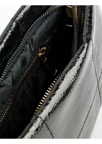 Metalik Görünümlü Fermuarlı Kapitoneli Askılı Omuz Çantası modelleri