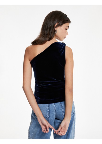 Aksesuar Detaylı Asimetrik Yaka Kolsuz Tek Omuz Kadife Bluz fırsatları