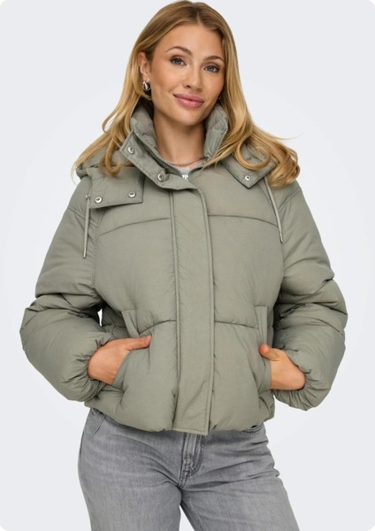 Only 15322013ON Fermuarlı Sabıt Kapusonlu Sısme Kısa Mont modelleri