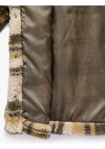 Cep Detaylı Uzun Kollu Ekoseli Polar Ceket fırsatları