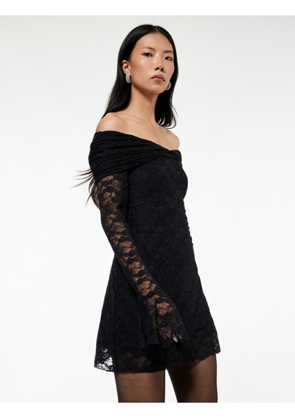 x Sibil Çetinkaya - Kayık Yaka Uzun Kollu Bodycon Mini Dantelli Elbise