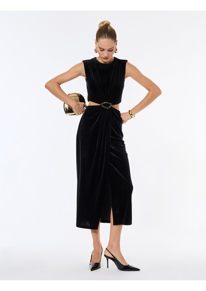 Pencere Detaylı Kolsuz Bisiklet Yaka Metal Aksesuarlı Kadife Uzun Elbise fırsatları