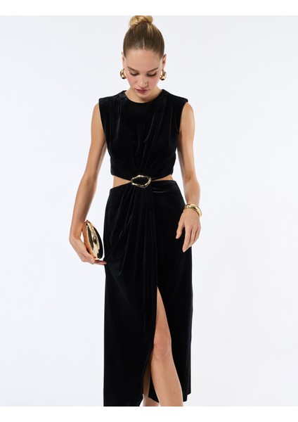 Pencere Detaylı Kolsuz Bisiklet Yaka Metal Aksesuarlı Kadife Uzun Elbise indirimleri