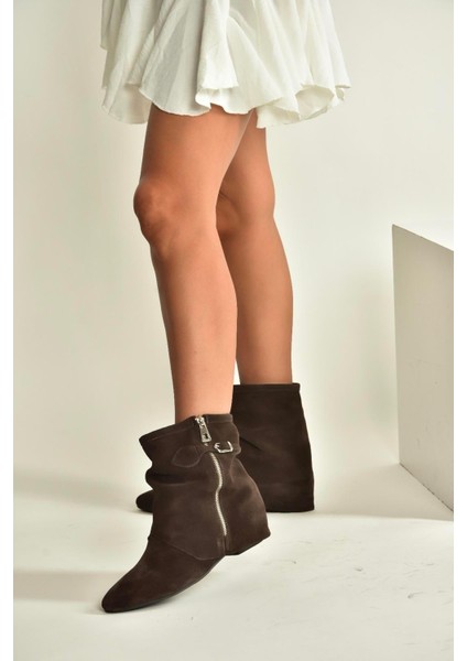 V380614202 Kahverengi Hakiki Deri Süet Fermuar Detaylı Günlük Kadın Bot