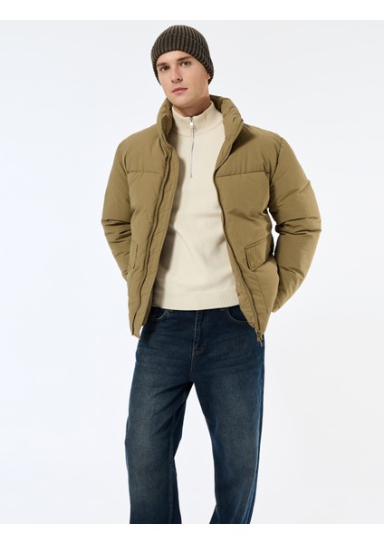 Uzun Kollu Kapaklı Cep Detaylı Fermuarlı Slim Fit Dik Yaka Kışlık Şişme Mont